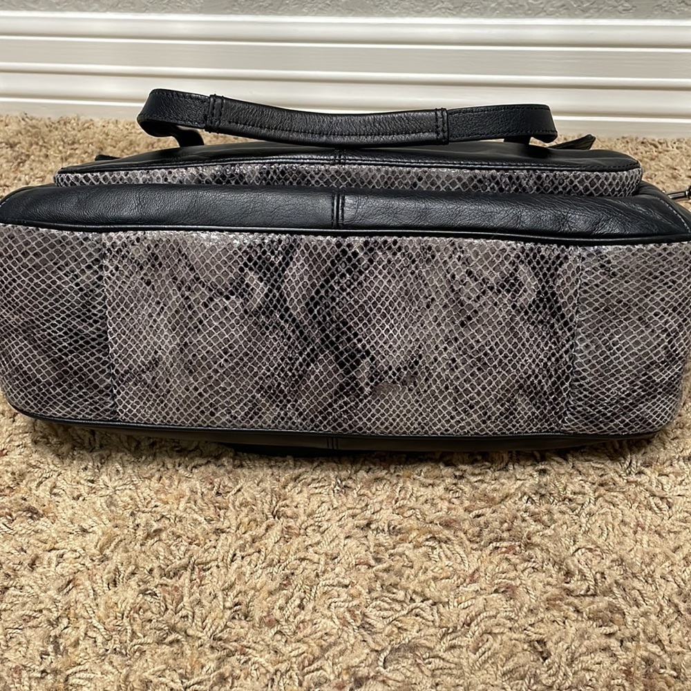 Coach Handbag - Picture 3 of 9
